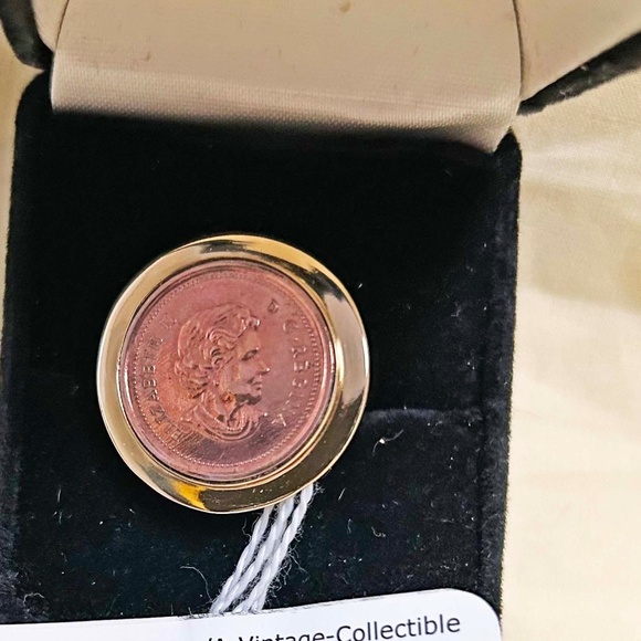 RING GENUINE CANADIAN PENNY, ON GOLD-TONE METAL AND ADJUSTABLE SHANK, by CHARLES - Picture 2 of 3